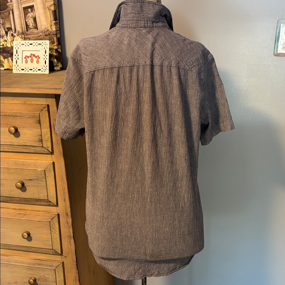 Patagonia gray button down short sleeve shirt - Picture 5 of 10